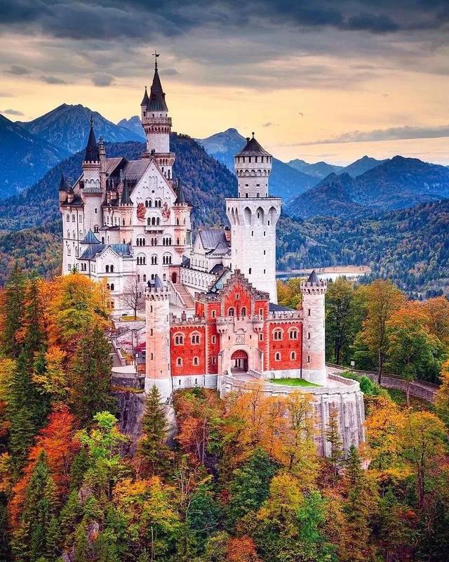 Neuschwanstein Castle in the Bavarian Alps, Germany